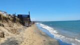 Latina, il mare si mangia la spiaggia: chiude lo storico Lido di Nausicaa. “Ci arrendiamo, addio sogni” (FOTO)