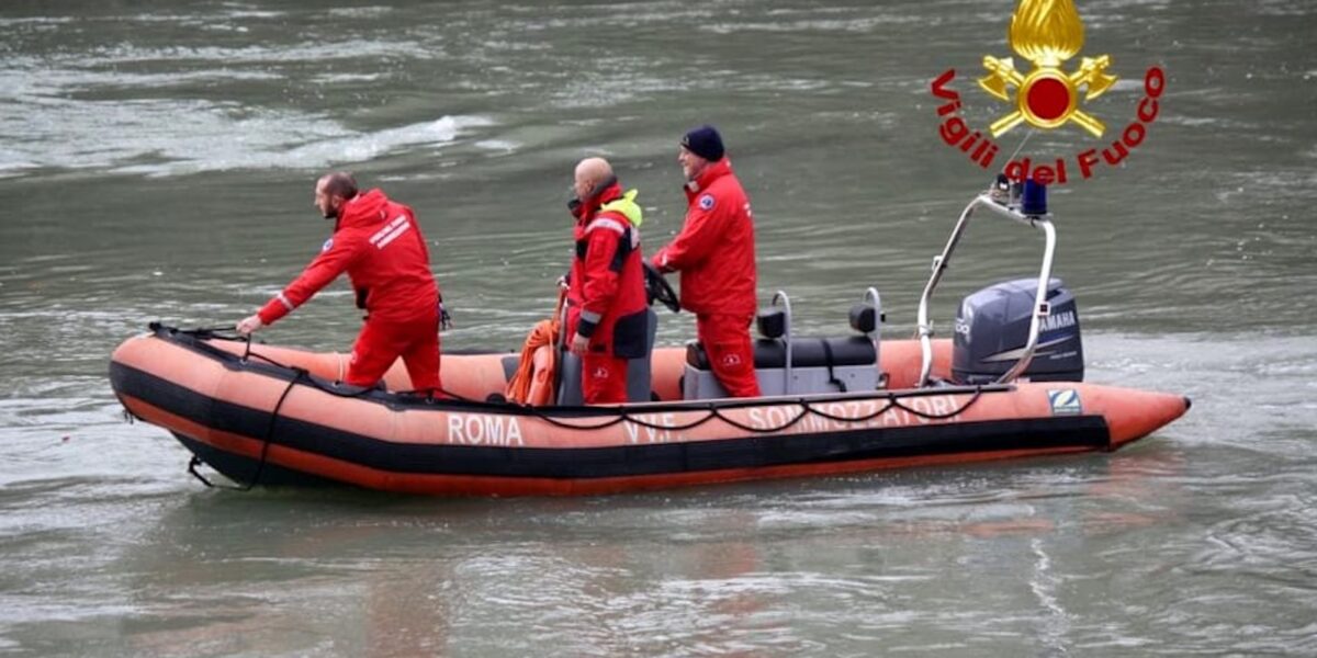 Tevere sommozzatori vigili del fuoco