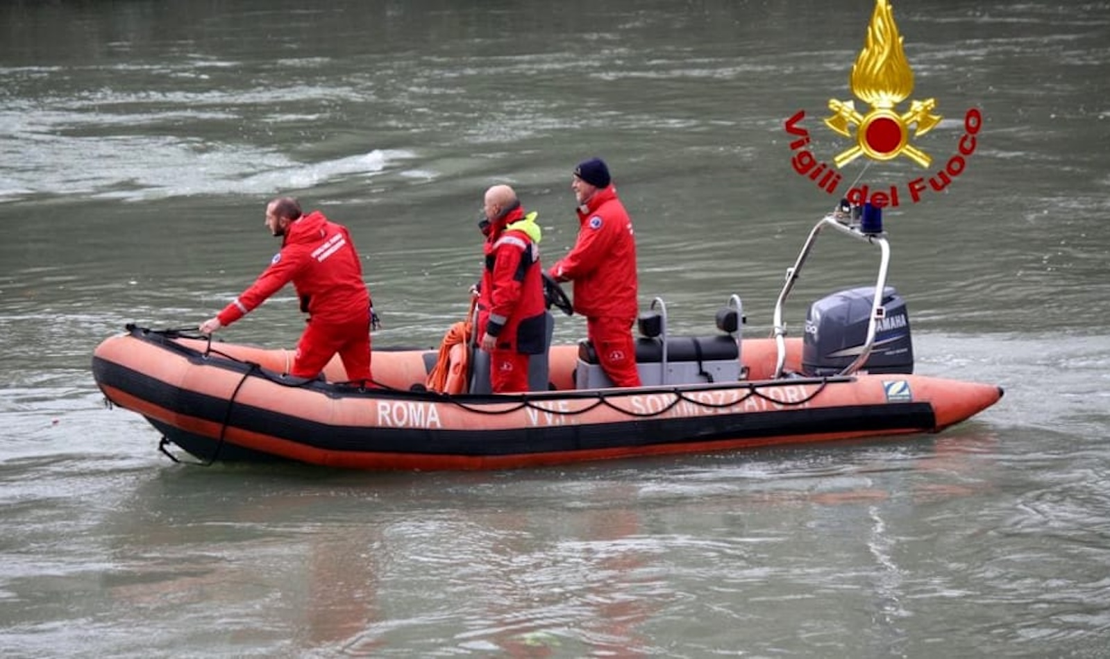 Tevere sommozzatori vigili del fuoco