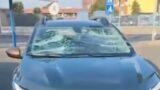 Aeroporto di Fiumicino, distrutte decine di vetri di auto nel parcheggio 5: arrestato un uomo
