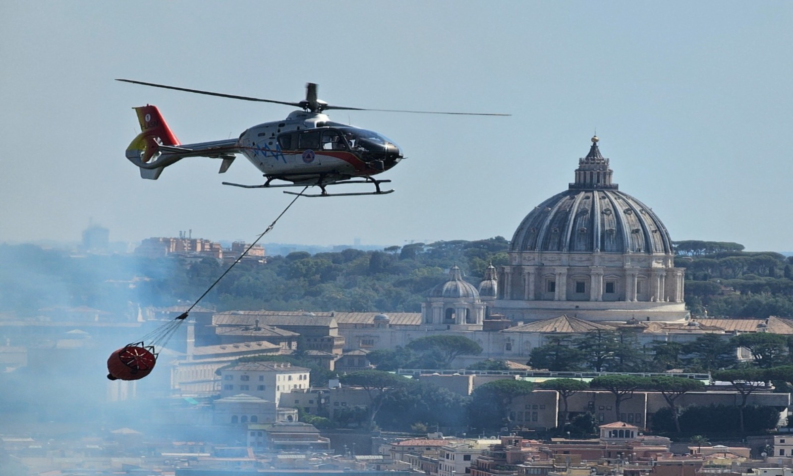 Caldo e incendi a Roma