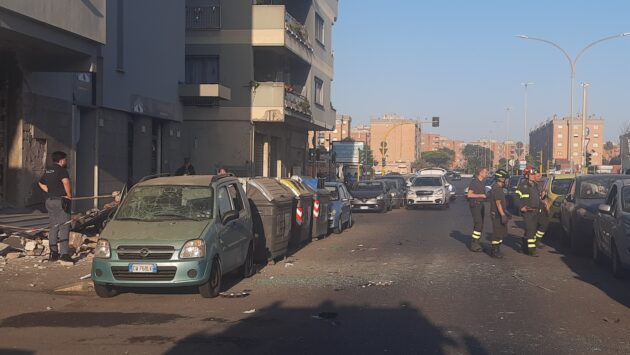 Bomba in via delle Azzorre