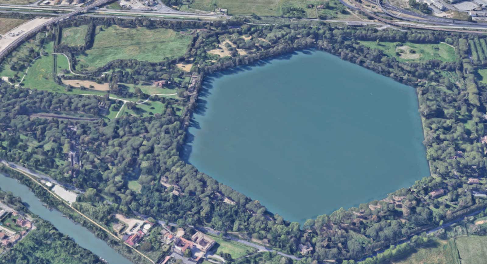 Fiumicino, il lago, foto Google Maps