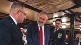 La Regione Lazio di Francesco Rocca si autocelebra: “Spesi 3,3 milioni per la comunicazione”. Festa dei selfie mentre la sanità arranca