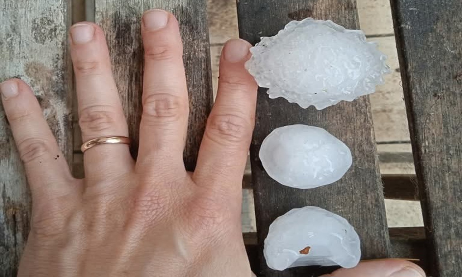 Grandine a Monte Livata e caldo afoso a Roma