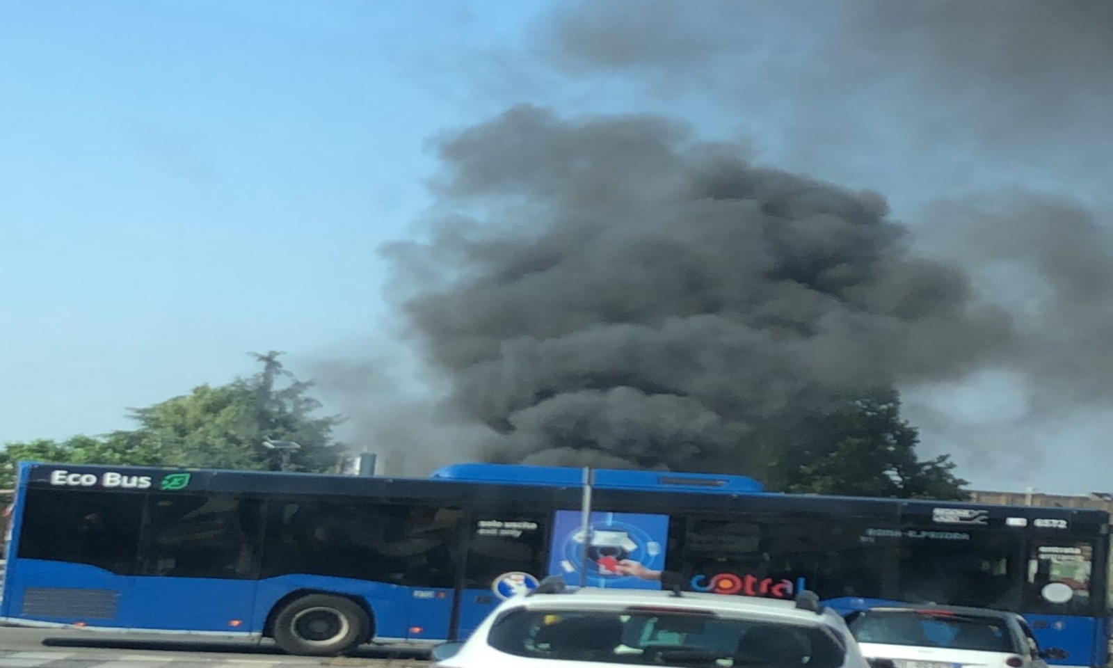Incendio capannone a Roma Romanina