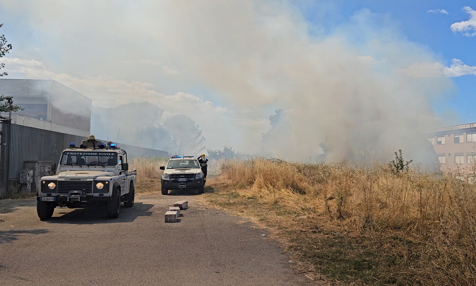 Incendio sterpaglie a Roma