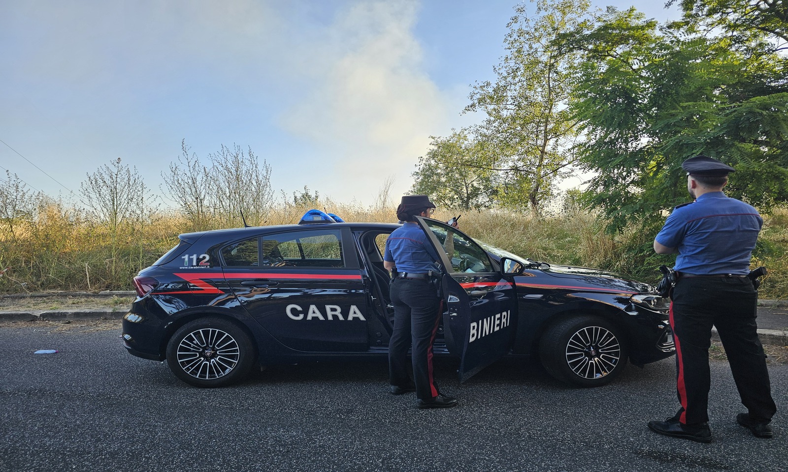 Incendio sterpaglie al Nuovo Salario a Roma
