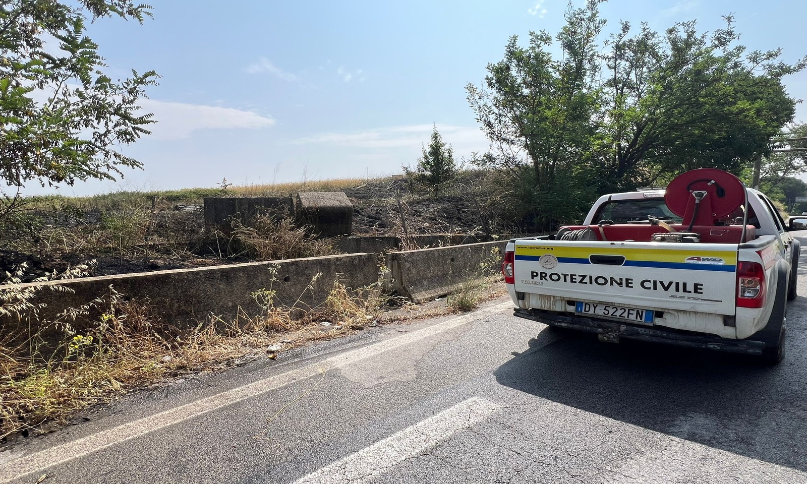 Incendio sul Viadotto dei Presidenti a Roma
