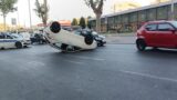 Roma, grave incidente a Magliana tra auto e moto: veicolo si ribalta, due feriti (FOTO)