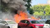 Auto in fiamme su Lungotevere di Pietra Papa: sei veicoli coinvolti, paura a Ponte Marconi