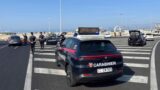 Ostia, ladro d’auto bloccato dal proprietario: era anche armato