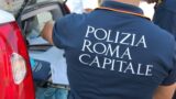 Roma, ruba tutte le monetine dalla fontana di piazza Navona: beccato 34enne