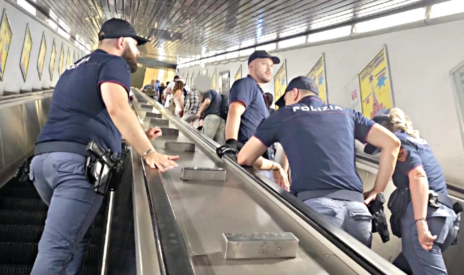 Roma, borseggi nella metro