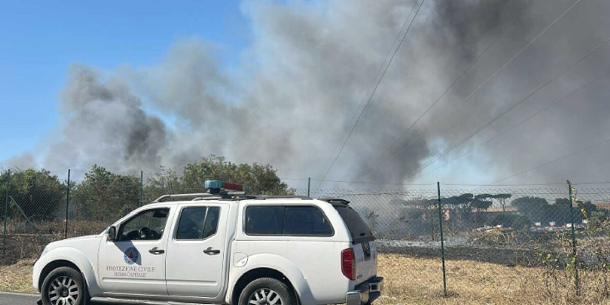 Roma, l'incendio di Capannelle
