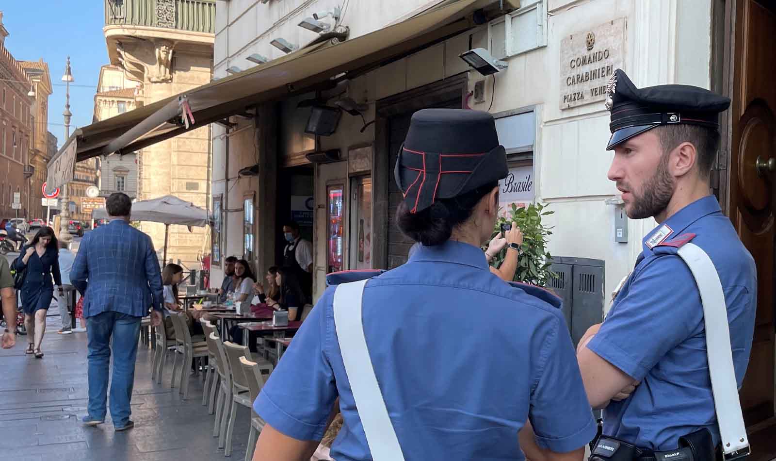 Roma Carabinieri in azione Piazza Venezia