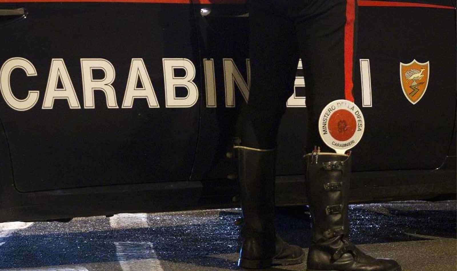 Roma, Carabinieri in azione su strada