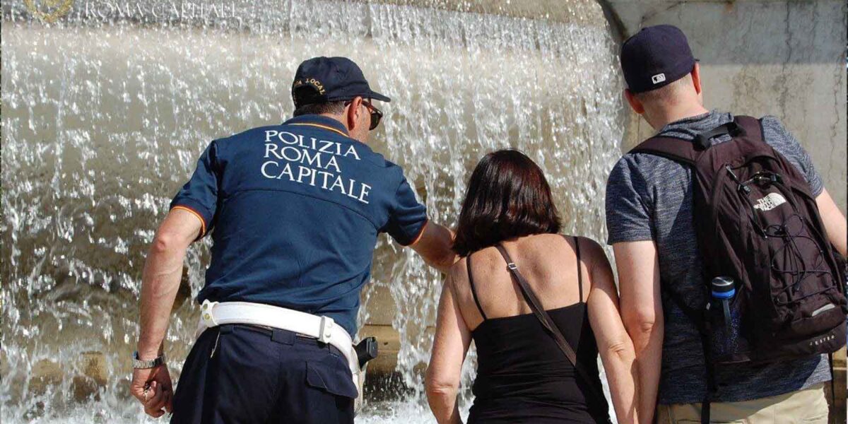 Roma, Polizia Locale turisti fontane storiche
