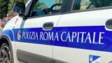 Roma, giovane disperato ai Fori Imperiali: “Voglio farla finita”, l’intervento in extremis della Polizia Locale