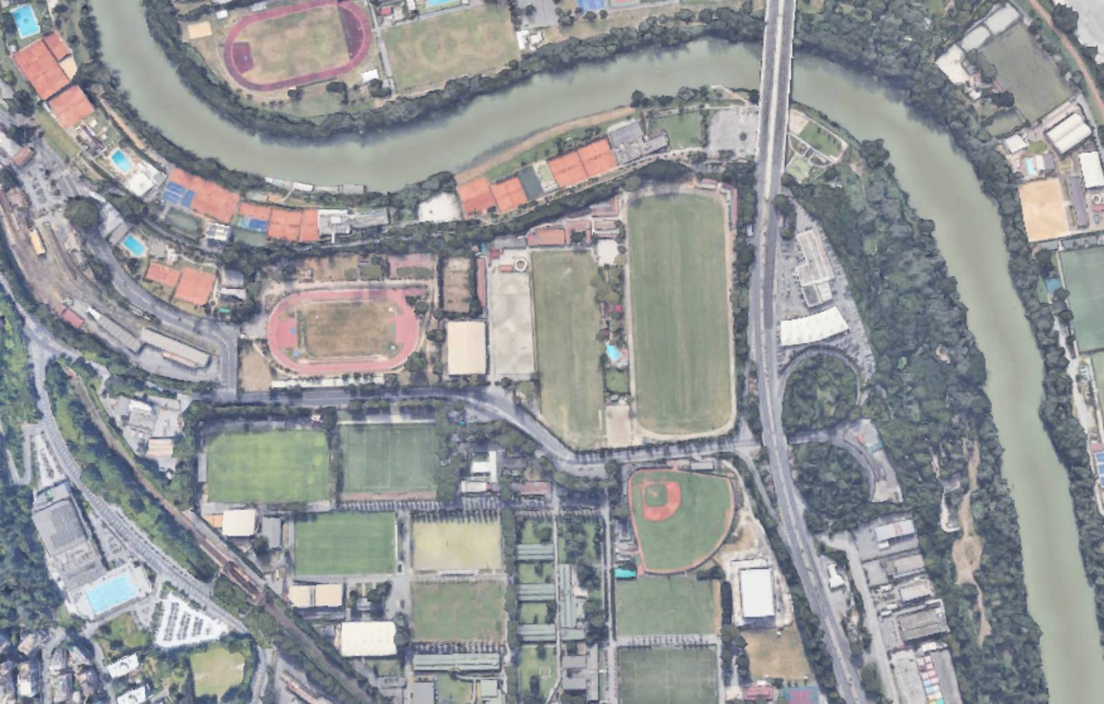 Roma, il Centro Olimpico capitolino, in via dei Campi Sportivi 7, tra Villa Ada e il Parco di Tor di Quinto, a ridosso del Tevere, foto Google Maps