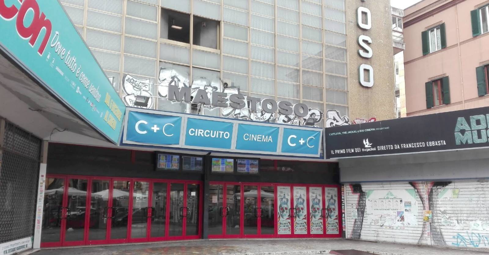 Roma, cinema Maestoso chiuso da anni