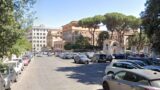 Roma, danneggia tre auto a due passi dal Colosseo: 22enne nei guai