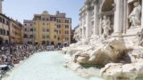 Roma, la Fontana di Trevi chiude di nuovo: “Problemi sull’impermeabilizzazione della vasca”