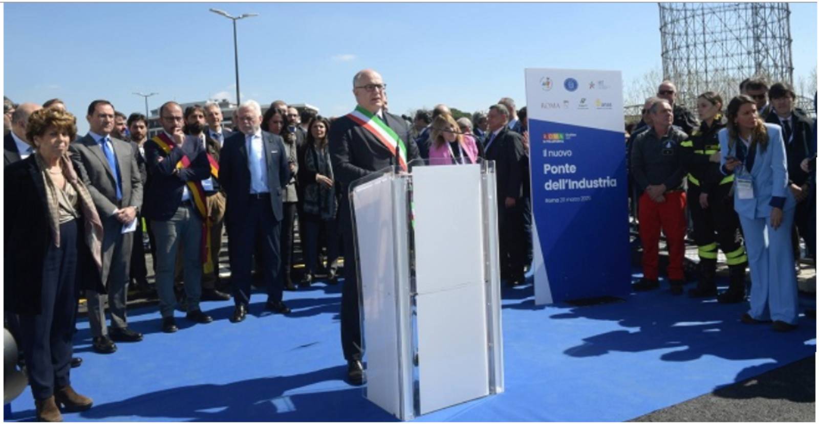 Roma, l'inaugurazione del Ponte dell'Industria, Gualtieri alla cerimnonia del taglio del nastro, lo scorso 20 marzo