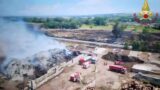 Roma, incendio a Ponte Galeria: quarto giorno di rogo al centro di compostaggio
