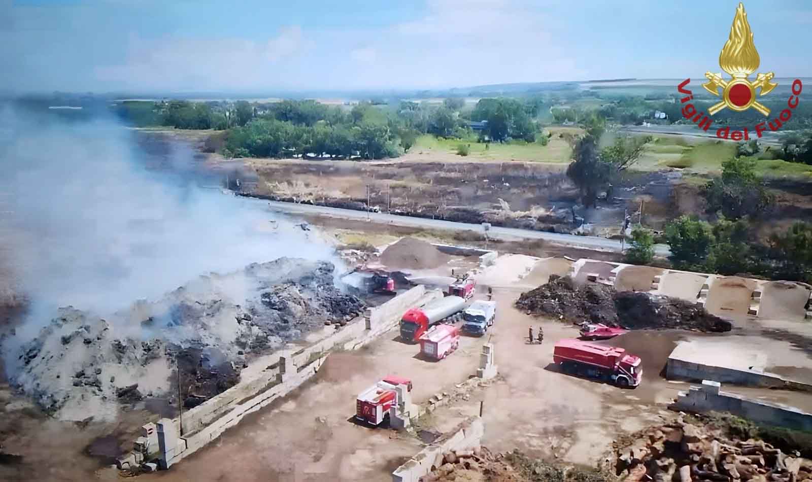 Roma, incendio Ponte Galeria