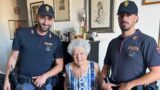Roma, truffa del finto carabiniere: madre e figlia incastrano il malvivente con un pacco di posate