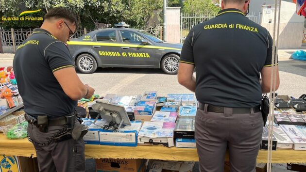Sequestri merce contraffatta a Latina