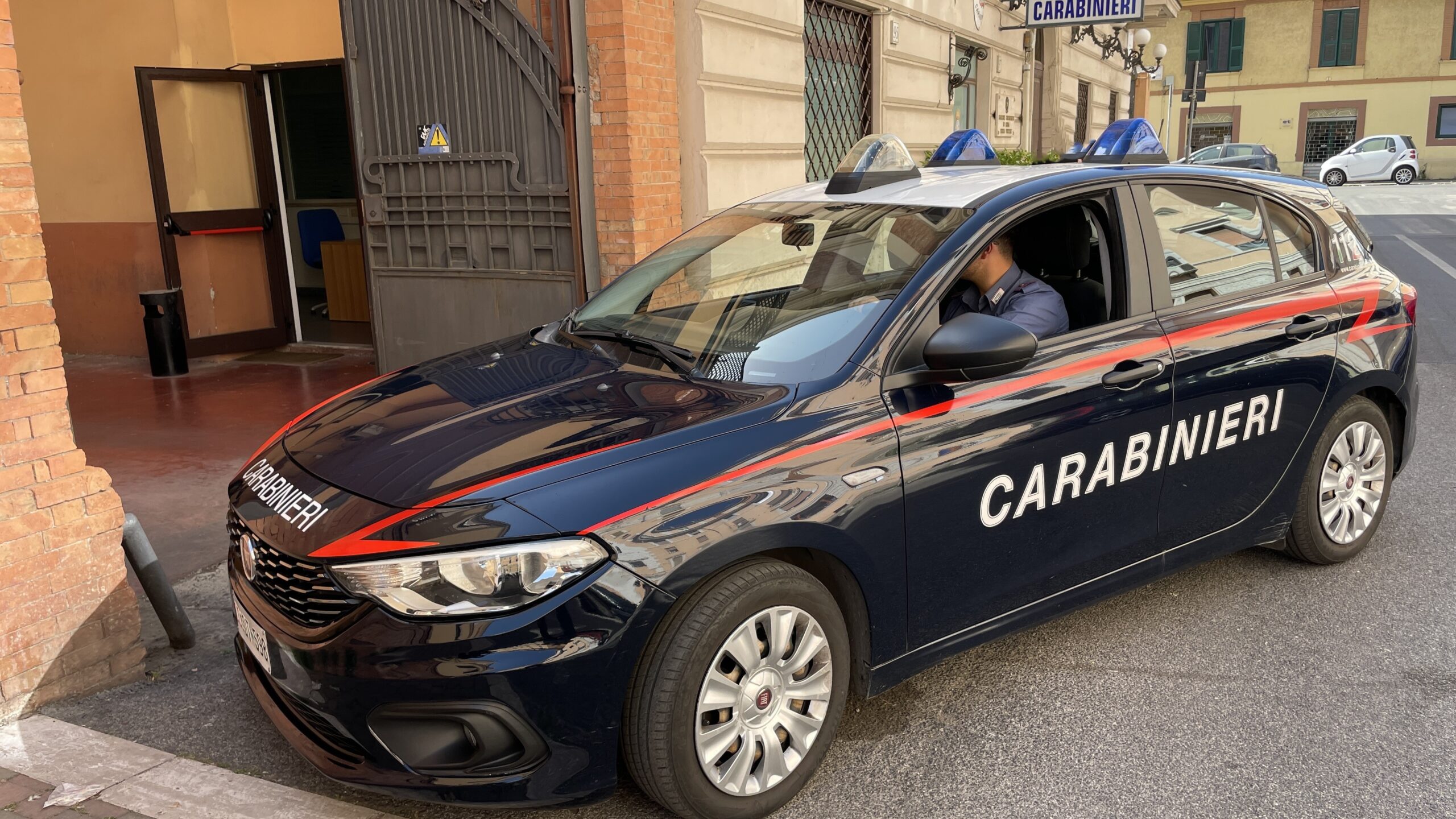 Rapina una anziana a Roma
