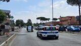 Roma, grave incidente in via di Settebagni: veicolo si ribalta, ferita una donna (FOTO)