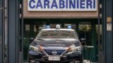 Roma, rapina con coltello nel minimarket a Montesacro: ruba gli alcolici e finisce tra le braccia dei carabinieri