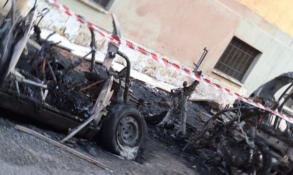 auto a fuoco Via dei Duchi di Castro