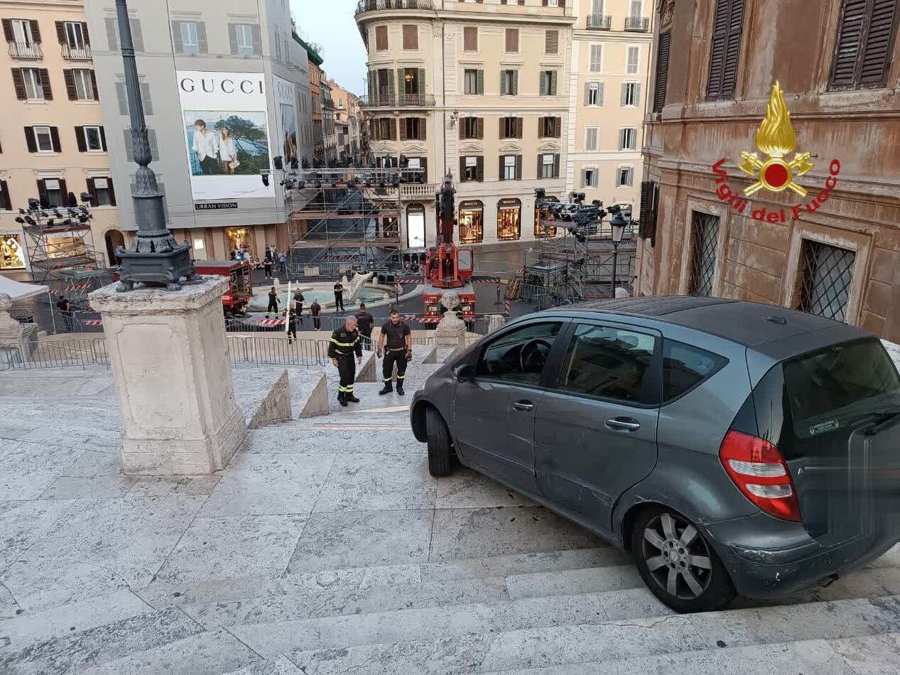 Auto scalinata Trinità dei Monti