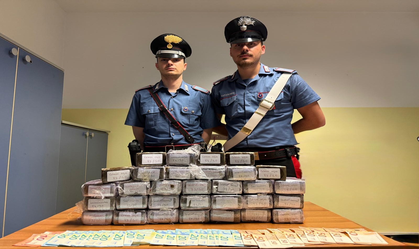 Sequestro droga a Tor Bella Monaca
