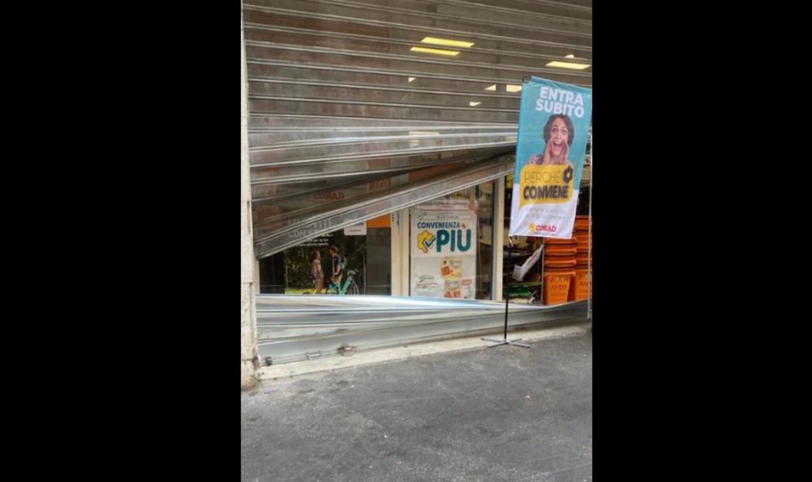 Furto con spaccata Conad