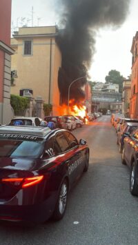 auto a fuoco Via dei Duchi di Castro - 
