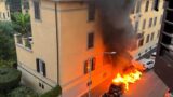 Roma, a fuoco minicar: spaventoso incendio, distrutte altre 4 auto e uno scooter (FOTO)