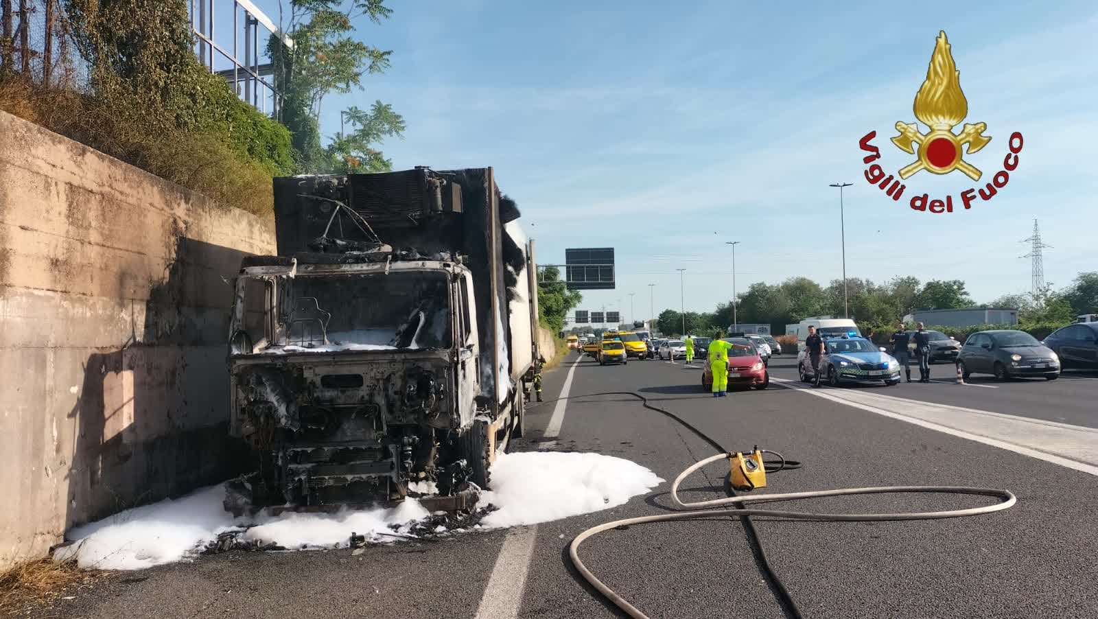 incendio camion sul GRA