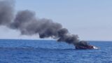 Paura al largo di Fiumicino, natante in fiamme: uomo tratto in salvo dalla Guardia Costiera