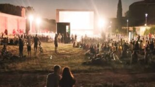 Cinema gratis sotto le stelle a Roma: tornano le arene estive, ecco dove e quando