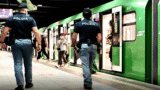 Roma, si incontrano (per caso) dopo anni in metro e parte la lite tra cognati: ‘Devi darmi 50 euro’. Poi lo accoltella