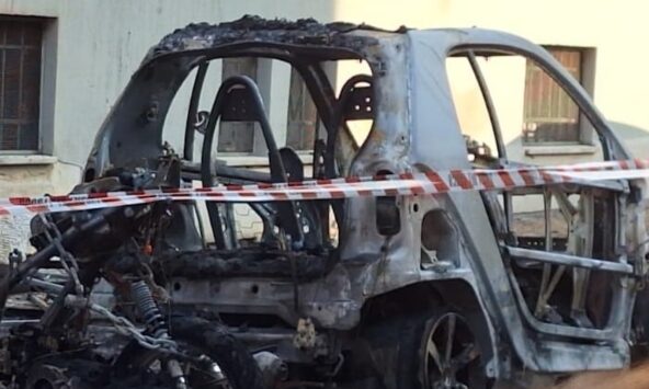 auto a fuoco Via dei Duchi di Castro