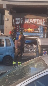 Bomba in via delle Azzorre
