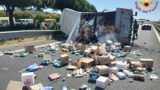 Grave incidente sulla A12: si ribalta un camion, ferito il conducente