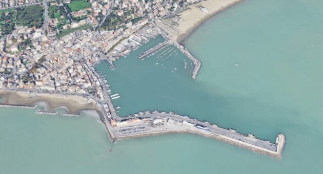 Anzio, l'area del porto dove sorgeranno i due nuovi parcheggi a pagamento, foto Google Maps