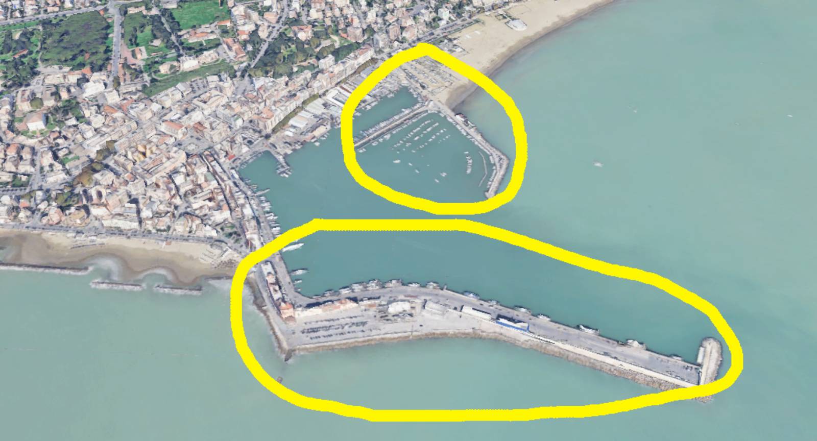 Anzio, l'area del porto dove sorgeranno i due nuovi parcheggi a pagamento, foto Google Maps, in giallo le due nuove aree che diventano a pagamento, quindi con striscia blu